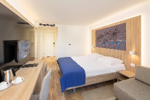 Comfort room with Balcony and Mountain View