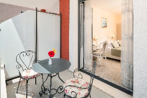 FRENCH SINGLE ROOM