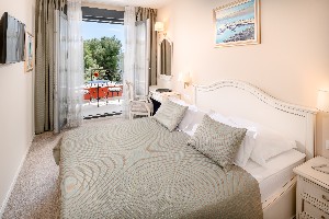 FRENCH SINGLE ROOM