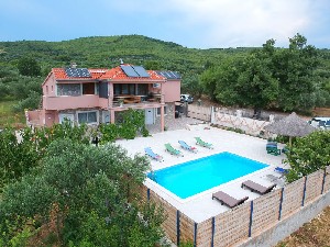 Vila s bazénem