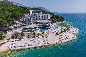 Letecký pohled na hotel a pláž