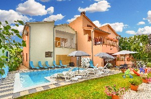 Apartmány s bazénem