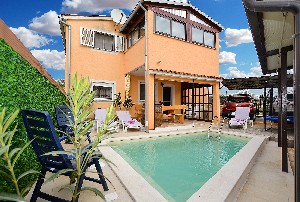 Apartmány s bazénem