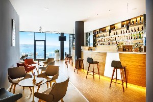 bar