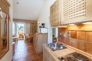 Studio apartment with terrace park side