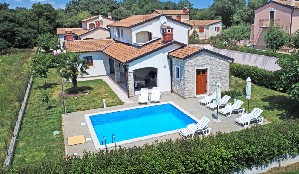 Vila s bazénem