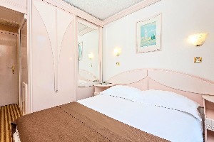 Economy room with french bed