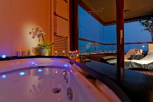 Deluxe Suite (SeaView, Balcony)