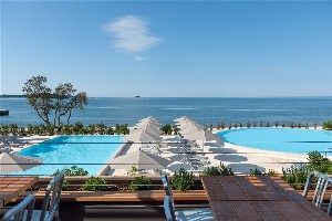 Resort s bazénem