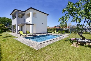Apartmány s bazénem