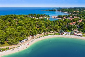 Hotel a pláž
