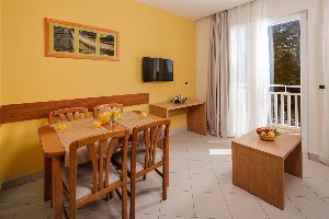 Apartment-4_Balcony_Park_side_