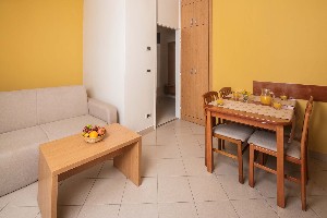 Classic_Apartment-4_Balcony_Park_side