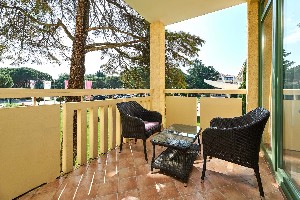 suite with balcony park side