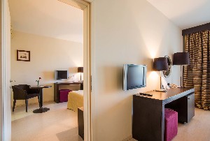 Classic room balcony park-side connected