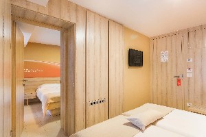 Classic room with balcony park-side connected