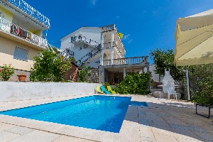 Apartmány s bazénem