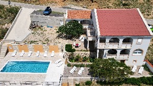 Apartmány s bazénem