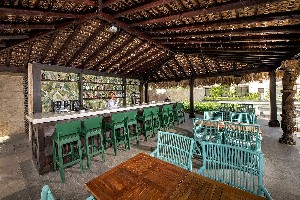 bar