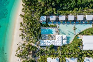 Pohled na bazén a pláž