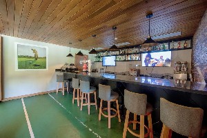 bar