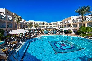 Hotel cu piscină