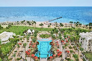 widok na basen i morze