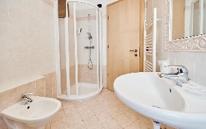 Hotel 2000 EIRA wakacje