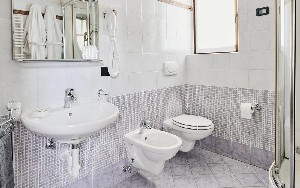 Hotel 2000 EIRA wakacje