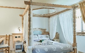 Hotel 2000 EIRA wakacje