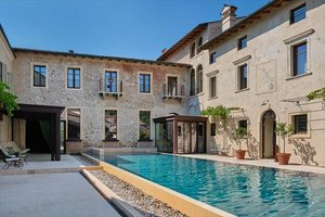 Hotel s bazénem
