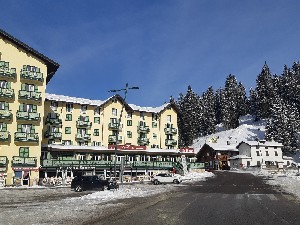 (Itálie, Dolomiti Superski, Cortina ď Ampezzo) - GRAND HOTEL MISURINA: Zimní pobyt s polopenzí