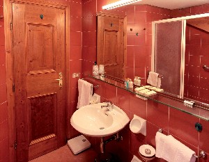 Hotel MAJONI wakacje