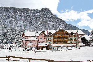 Hotel LUXURY HOTEL GRAND CHALET SOREGHES wakacje