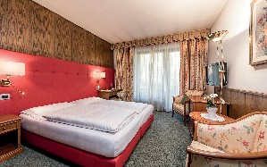 Hotel GRÜNER BAUM wakacje