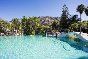 Resort s bazénem