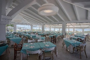 Restaurant/bars