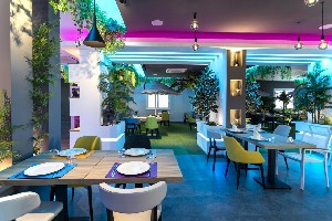 Restaurant/bars