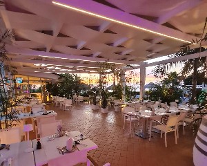 Restaurant/bars