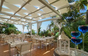Restaurant/bars