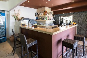 Restaurant/bars