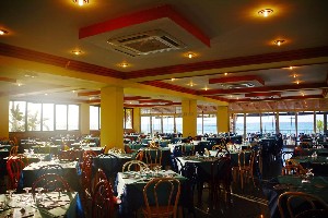 Restaurant/bars