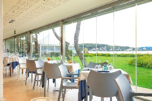 Restaurant/bars