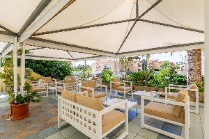 Restaurant/bars