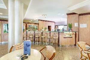 Restaurant/bars