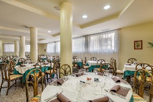 Restaurant/bars