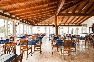 Restaurant/bars