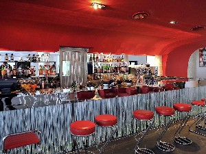 Restaurant/bars