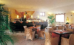Restaurant/bars