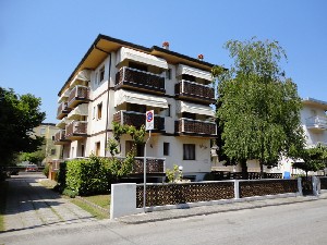 apartmánový dům v klidné části letoviska Lignano Sabbiadoro, Benátská riviéra